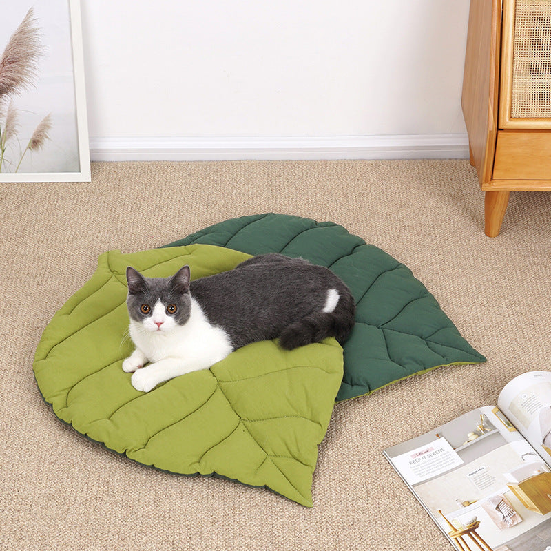 NNEDSZ 1 Pcs Green Leaf-Shaped Pet Sleeping Mat - Durable Dog Floor Pad & Cat Bed for Sleeping and Playtime