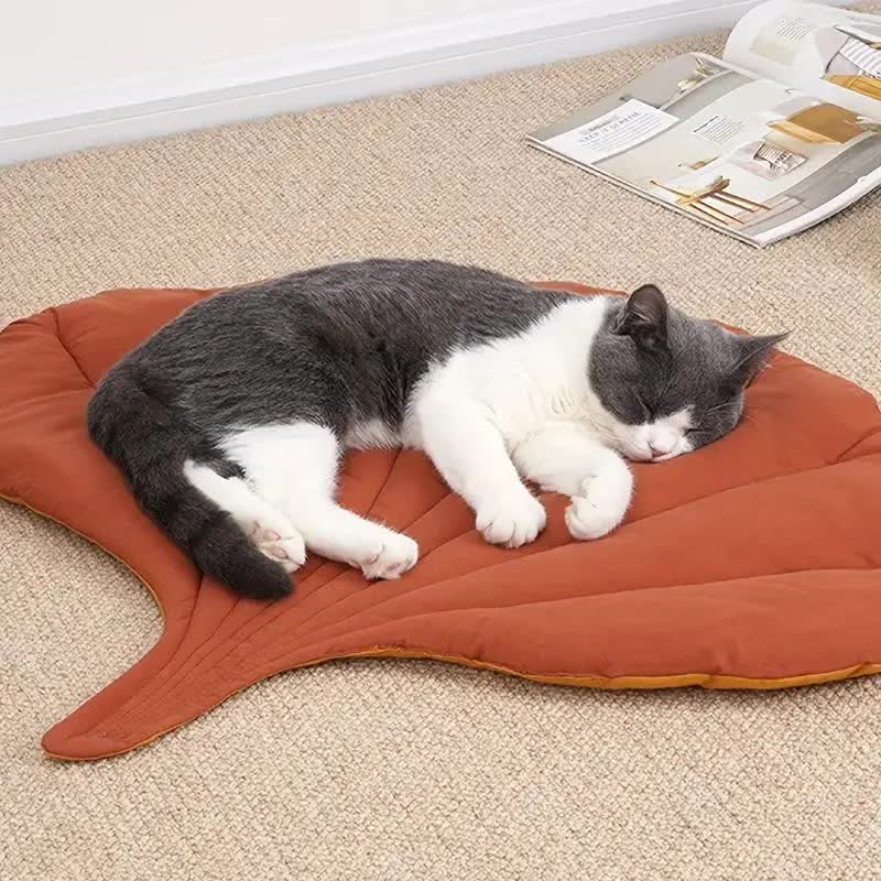 NNEDSZ 1 Pcs Green Leaf-Shaped Pet Sleeping Mat - Durable Dog Floor Pad & Cat Bed for Sleeping and Playtime